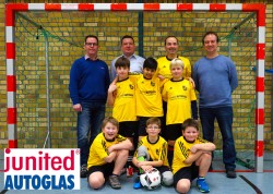 h.R.v.l. Nico Werner und Sven Rugbarth von junited Autoglas, Trainer Frank Menzel, Nachwuchsleiter Herbert Andrä